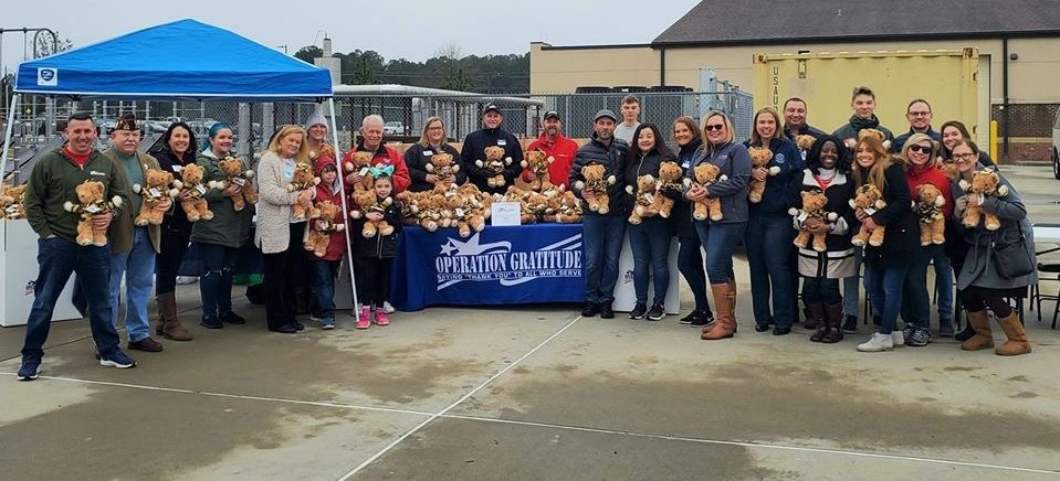 Volunteers show gratitude to the families of deployed service members.