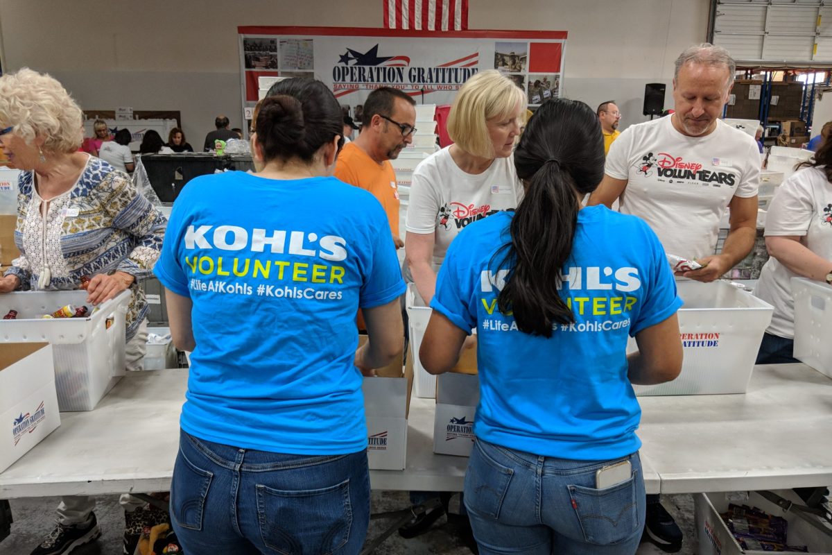 Kohls Employees Volunteer with Operation Gratitude